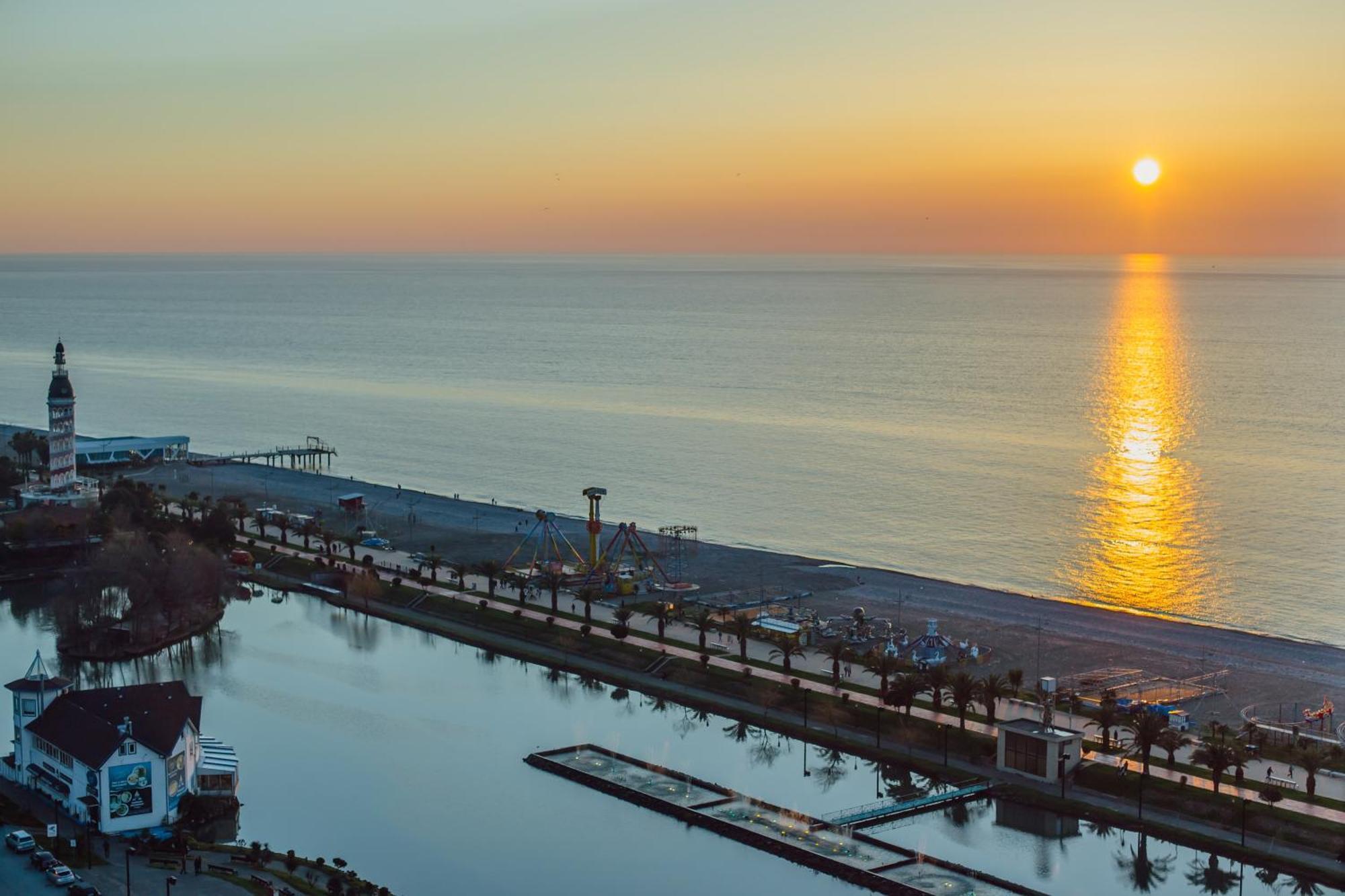 Your Sunshine Apartments Batumi Ngoại thất bức ảnh