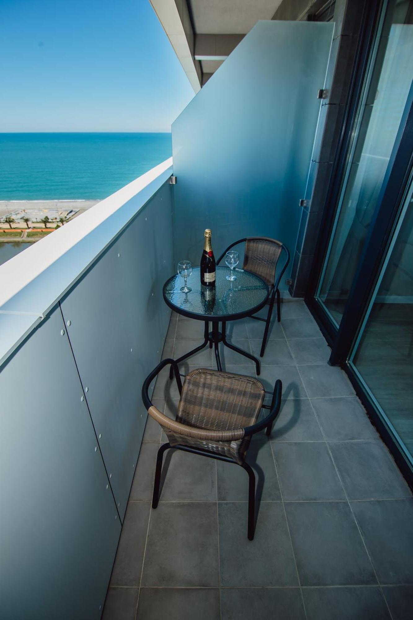 Your Sunshine Apartments Batumi Ngoại thất bức ảnh